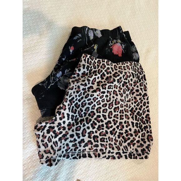 Set of 2 Victoria’s Secret Cotton Thermal floral short and leopard print pajama - Picture 1 of 13